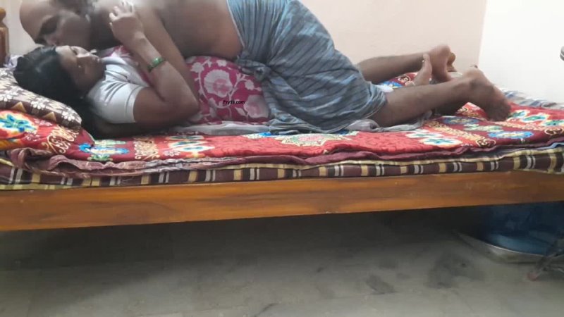 Schöne Bhabhi hat erotischen Sex, indisches romantisches Sexvideo im Sari